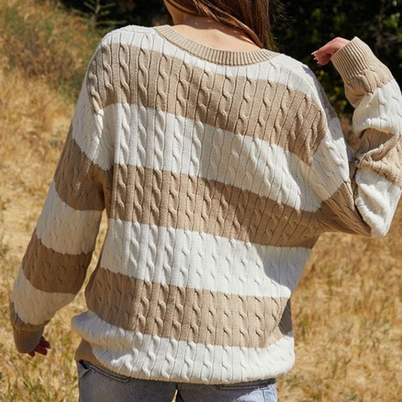 Brandy Melville/John Galt Striped Nikki V-Neck Cable Knit Sweater beige white - Picture 2 of 10